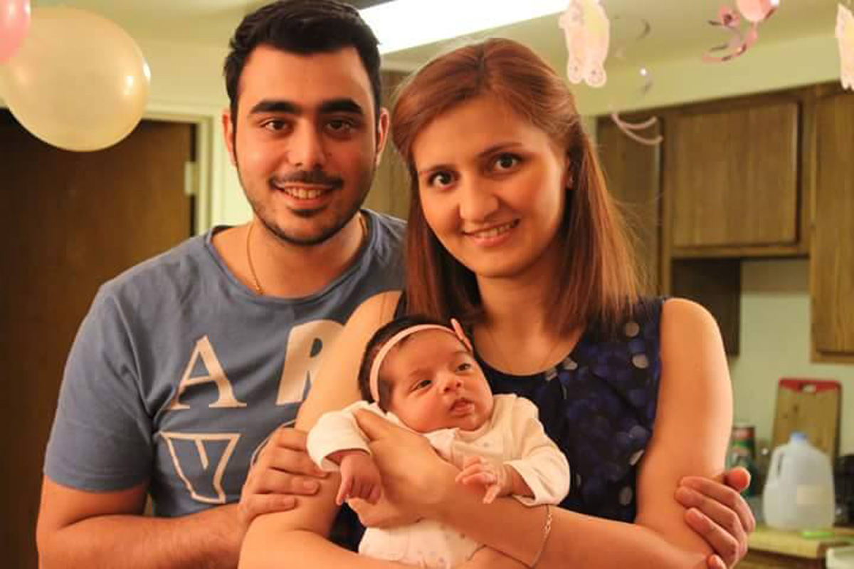 Молодой азербайджанский дедушка поздравил с 8 марта всех женщин (ФОТО)