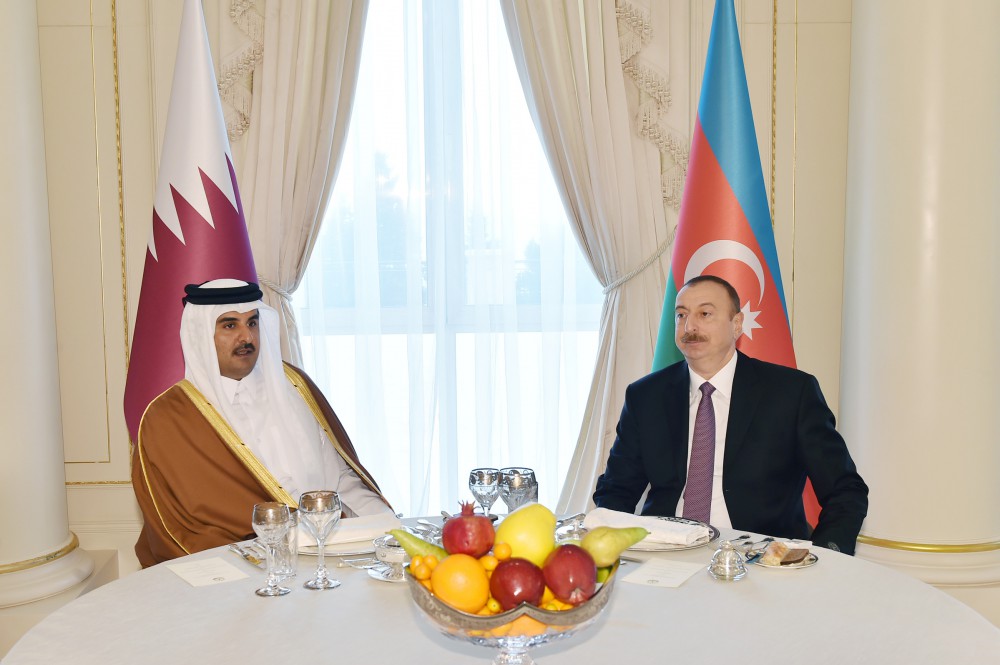 Azerbaijani president hosts dinner reception in honor of Qatari emir