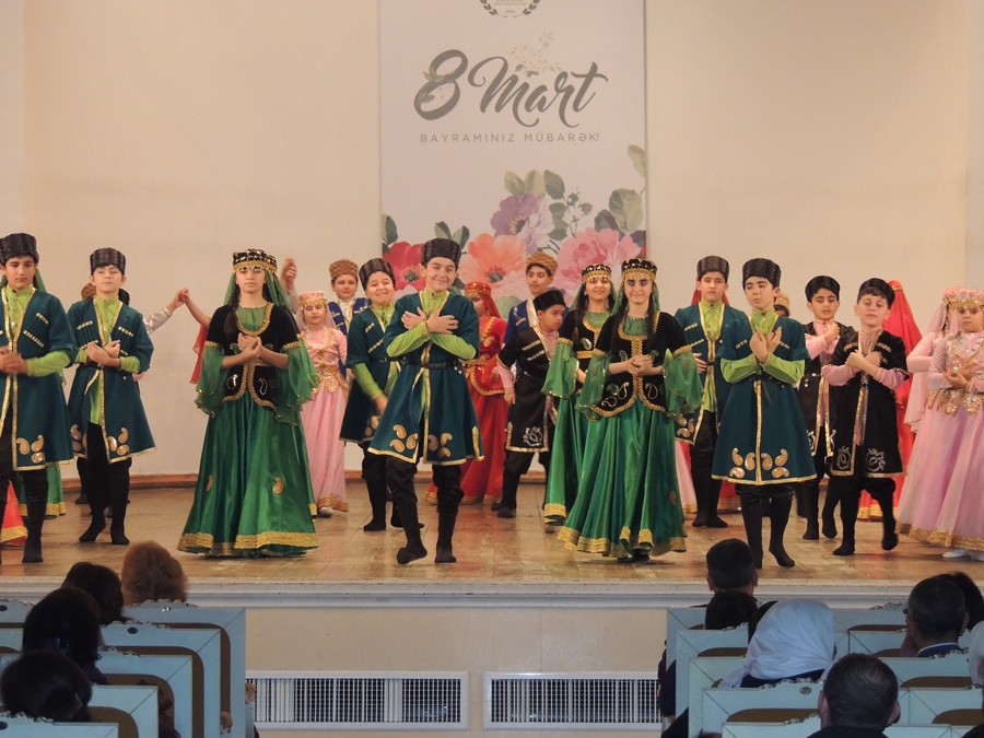Праздничный концерт на сцене филармонии в Баку (ФОТО)
