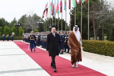 Baku holds official welcoming ceremony for Emir of State