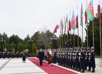 В Баку состоялась церемония официальной встречи эмира Катара