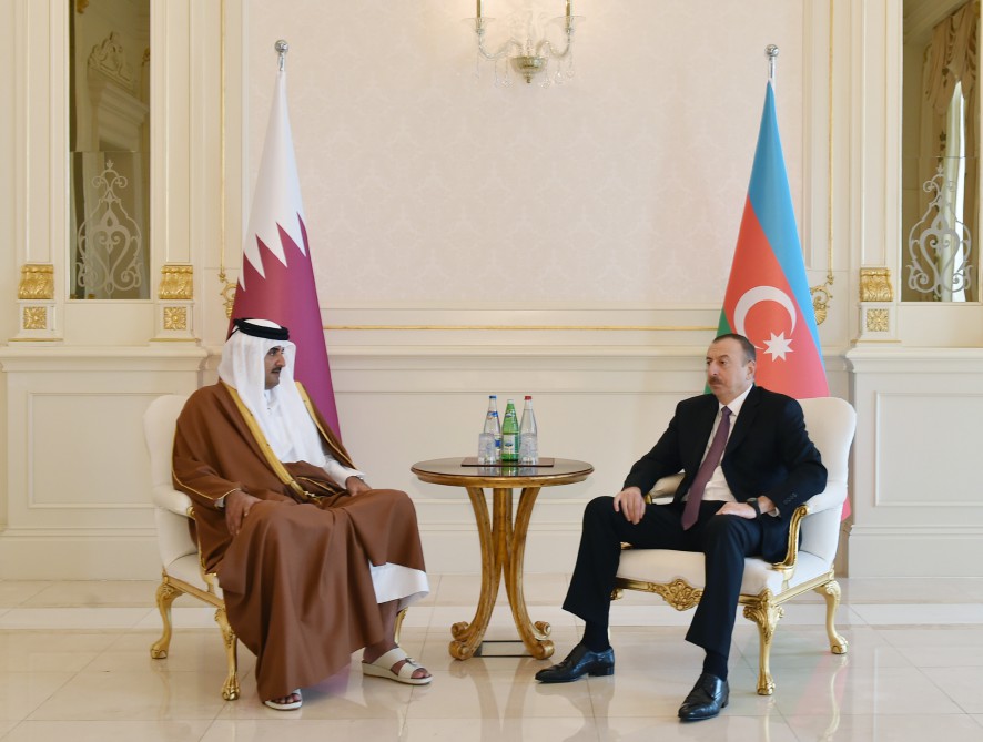 Azerbaijani president, emir of Qatar hold one-on-one meeting