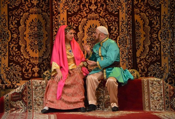 Азербайджанские актеры отметили День национального театра (ФОТО)