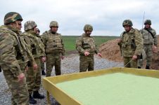 Azerbaycan Savunma Bakanı: Azerbaycan Ordusu her an savaşa hazır - Gallery Thumbnail