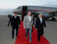 Chairman of Czech Parliament arrives in Azerbaijan (PHOTO)