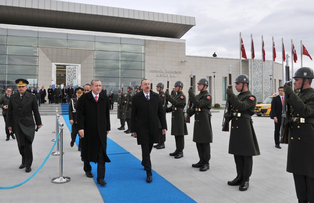 Azerbaijani president completes visit to Turkey