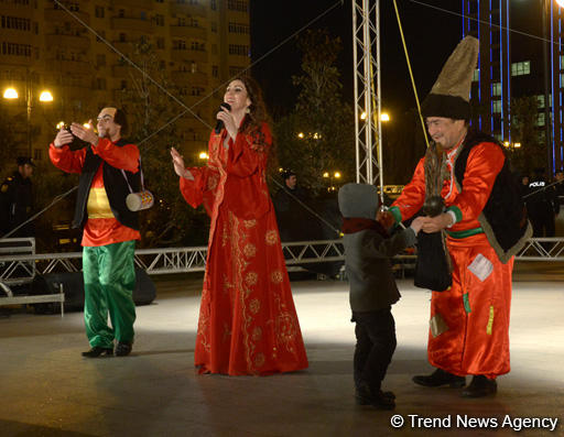 Bakıda atəşfəşanlıq oldu (FOTO)