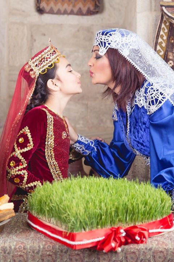 Азербайджанские телезвезды в национальных костюмах встречают Новруз (ФОТО)