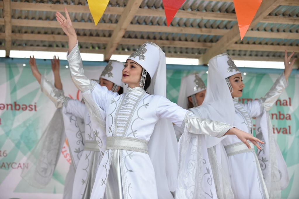 Азербайджан объединил народы мира - фестиваль фольклора "Tərəkəmə Çərşənbəsi" (ФОТО)