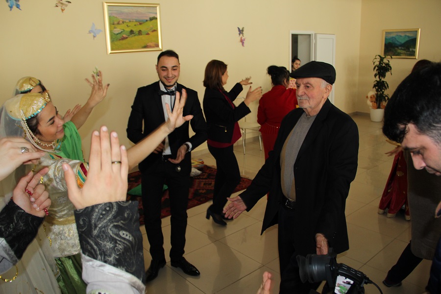 Bilik Fondu Novruz ərəfəsində ahıllara baş çəkdi (FOTO)
