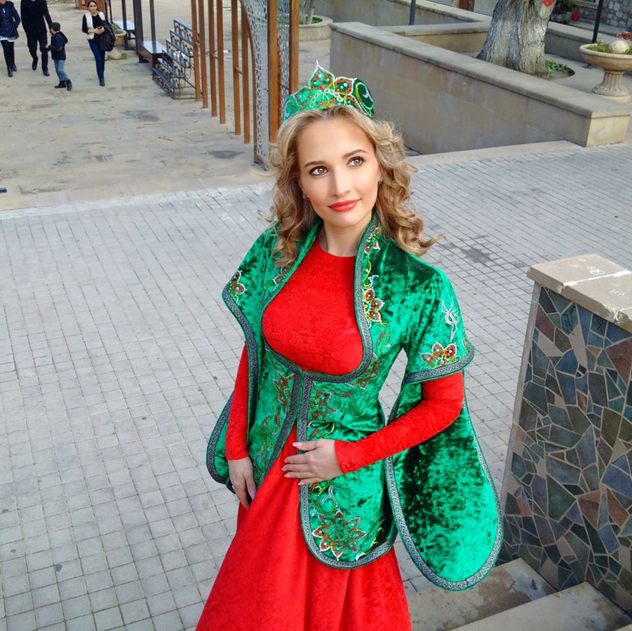 Русская красавица стала символом Новруза в Баку (ФОТО)