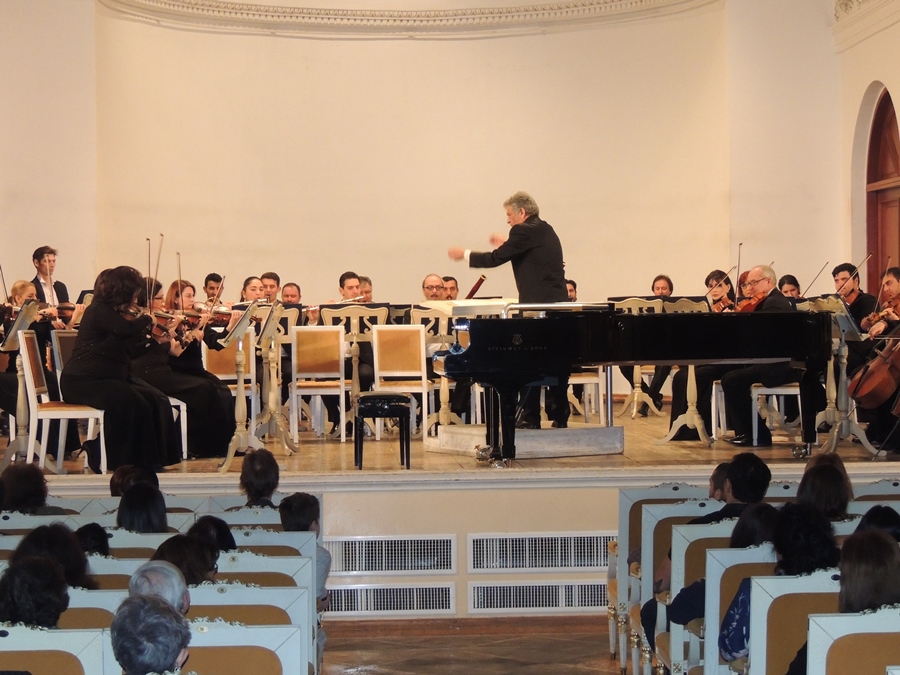 Выступление российского пианиста было встречено в Баку бурей аплодисментов (ФОТО)