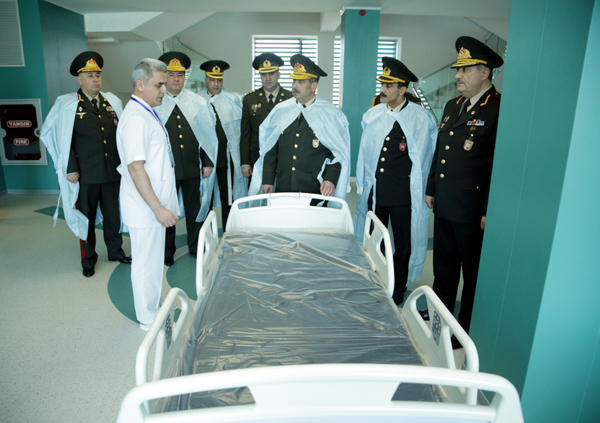 Müdafiə Nazirliyinin rəhbərliyi hərbi hospitalda olub (FOTO)