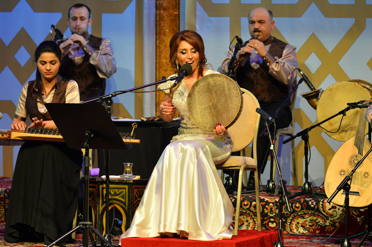 Эльнара Абдуллаева дала три концерта вместо одного (ФОТО)