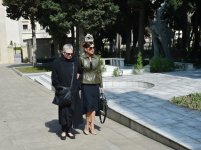 Президент Азербайджана и его супруга посетили могилу народного писателя Магсуда Ибрагимбекова