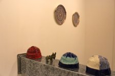Пятнистая шляпа Тембель: чудо-керамика в работе мастеров из Израиля и Азербайджана (ФОТО)