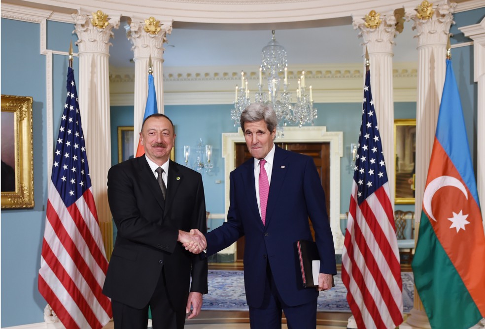 Azərbaycan Prezidenti İlham Əliyev ABŞ-ın dövlət katibi Con Kerri ilə görüşüb (FOTO)