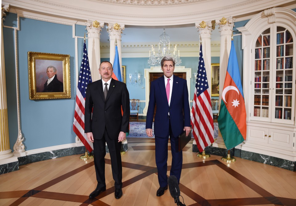 Azərbaycan Prezidenti İlham Əliyev ABŞ-ın dövlət katibi Con Kerri ilə görüşüb (FOTO)