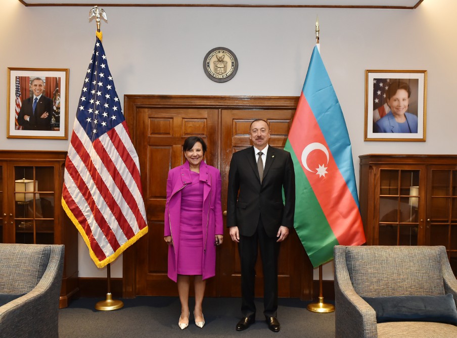 President Ilham Aliyev meets with US Secretary of Commerce Penny Pritzker (PHOTO)