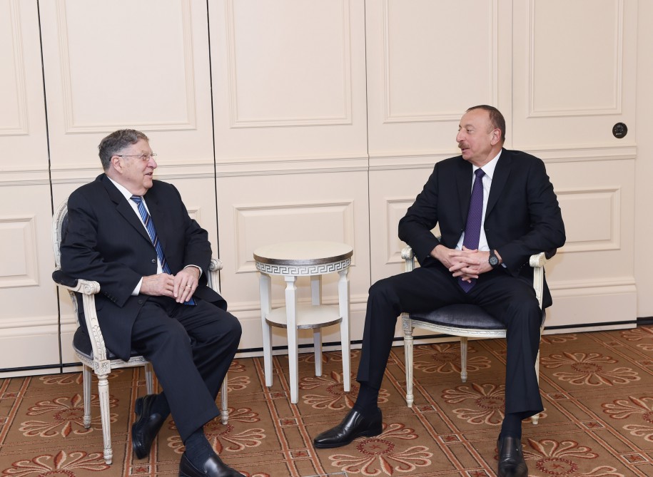 President Aliyev meets former governor of US State of New Hampshire