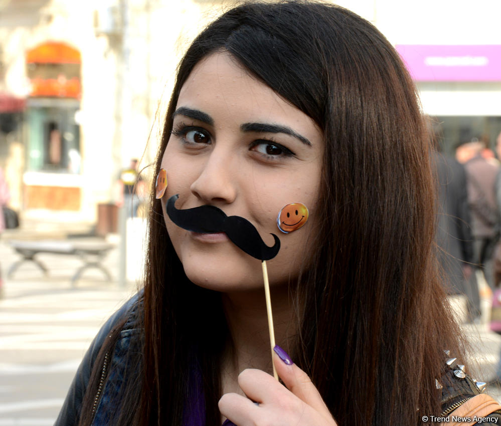 В Баку прошла интересная акция "Подари улыбку" (ФОТО)