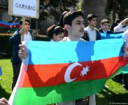 Azərbaycan xalqı Milli Ordumuzun uğurlarını qeyd edir (ƏLAVƏ OLUNUB)  (FOTO 1)