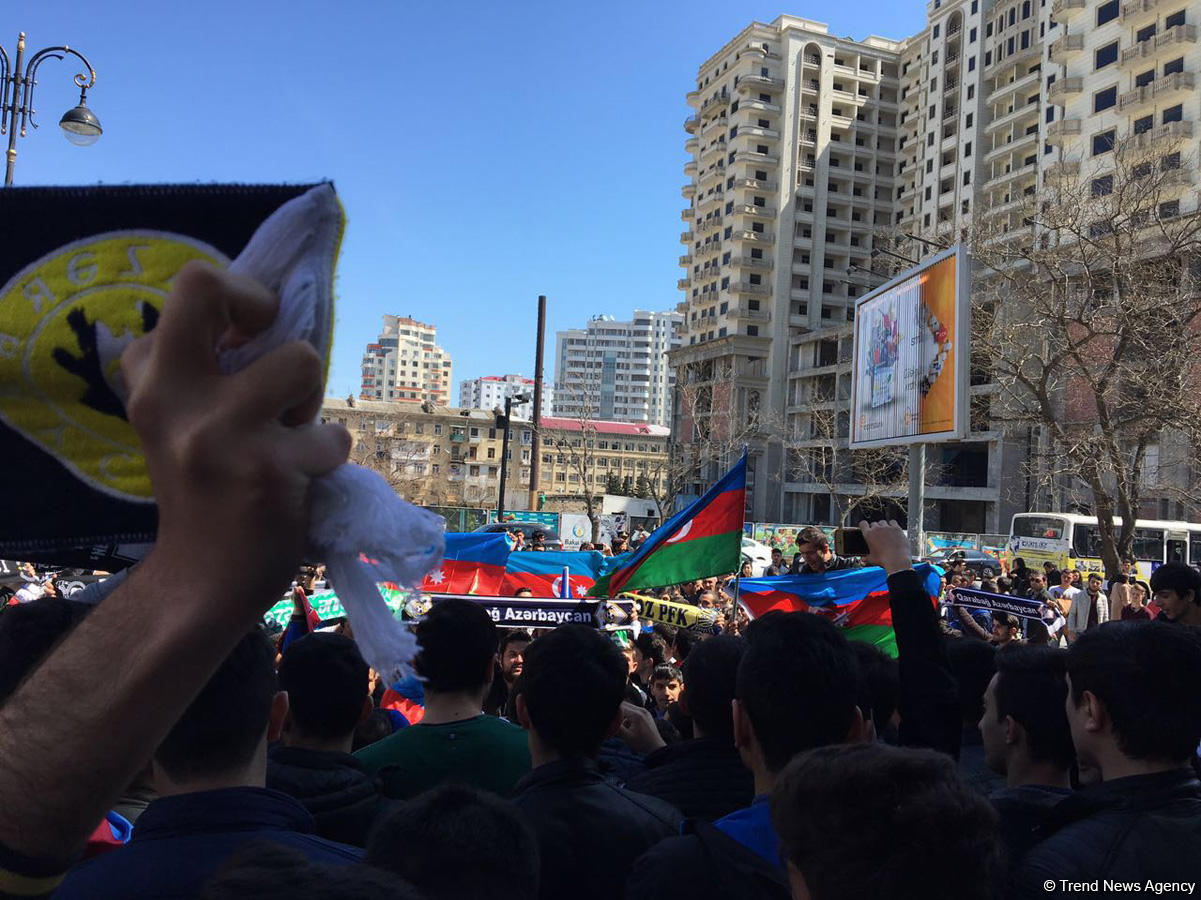 Başkent Bakü Azerbaycan orusunun zaferini böyle kutladı (Fotoğraf) - Gallery Image