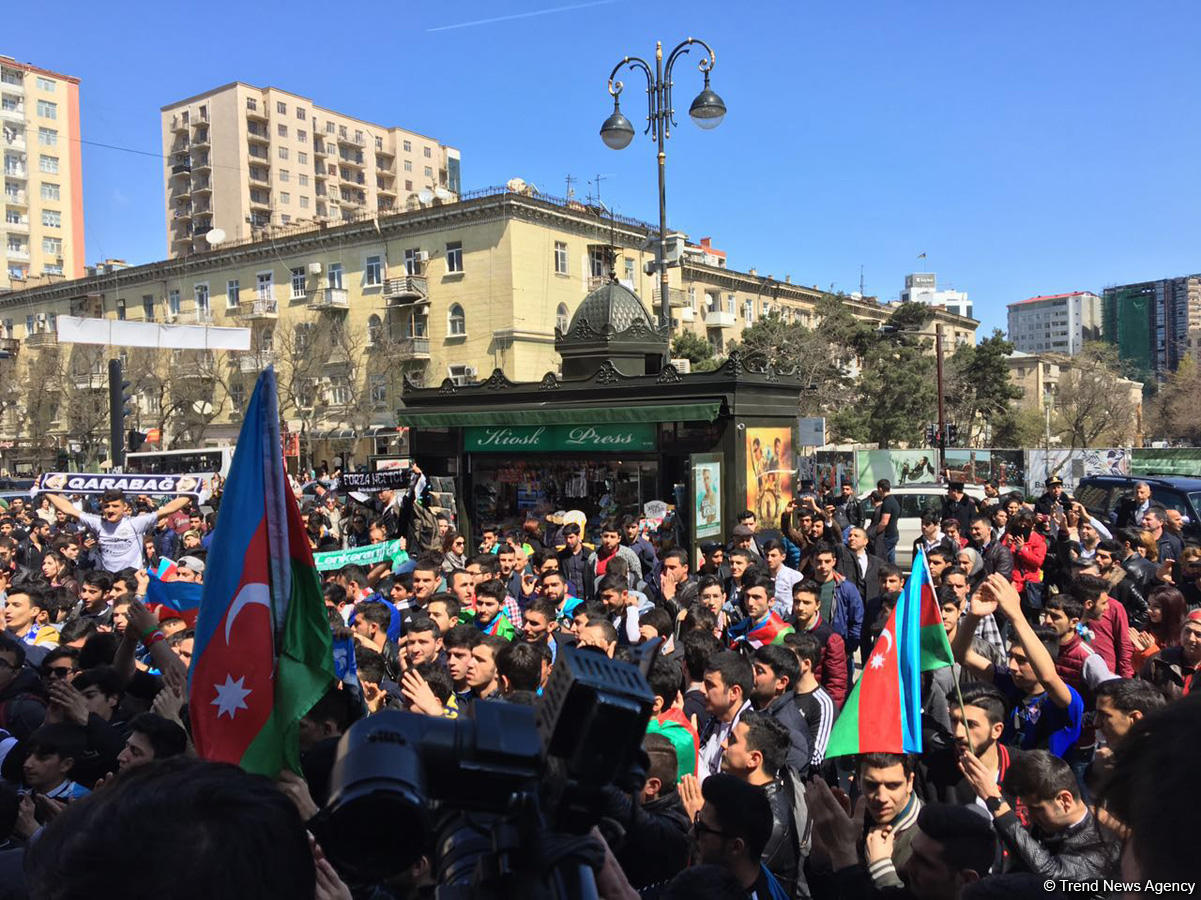 Başkent Bakü Azerbaycan orusunun zaferini böyle kutladı (Fotoğraf) - Gallery Image