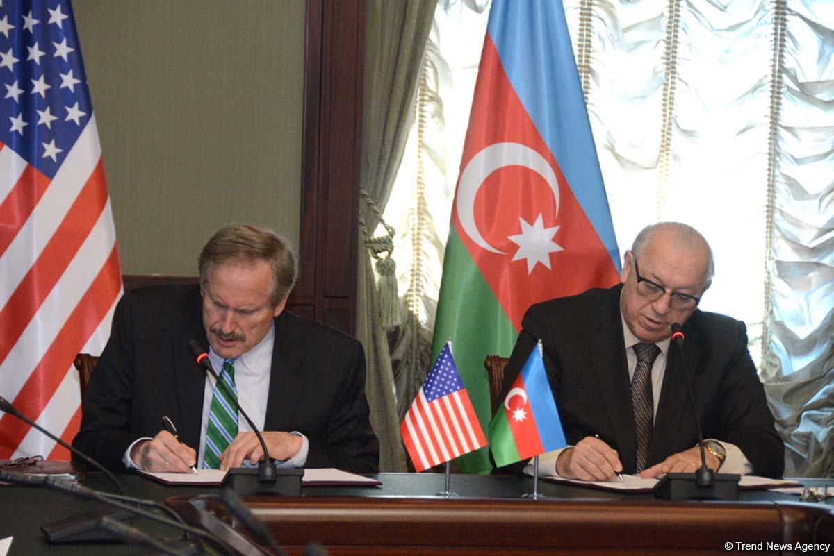 Azərbaycan və ABŞ hava daşımalarının liberallaşdırılması üzrə saziş imzalayıb (FOTO)