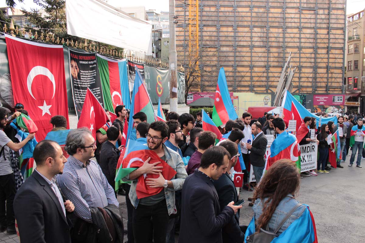 İstanbul'da Ermeni provokasyonları protesto edildi (Fotoğraf)