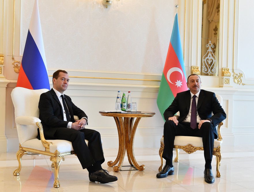 Состоялась встреча в узком составе Президента Азербайджана и премьер-министра России (ФОТО)
