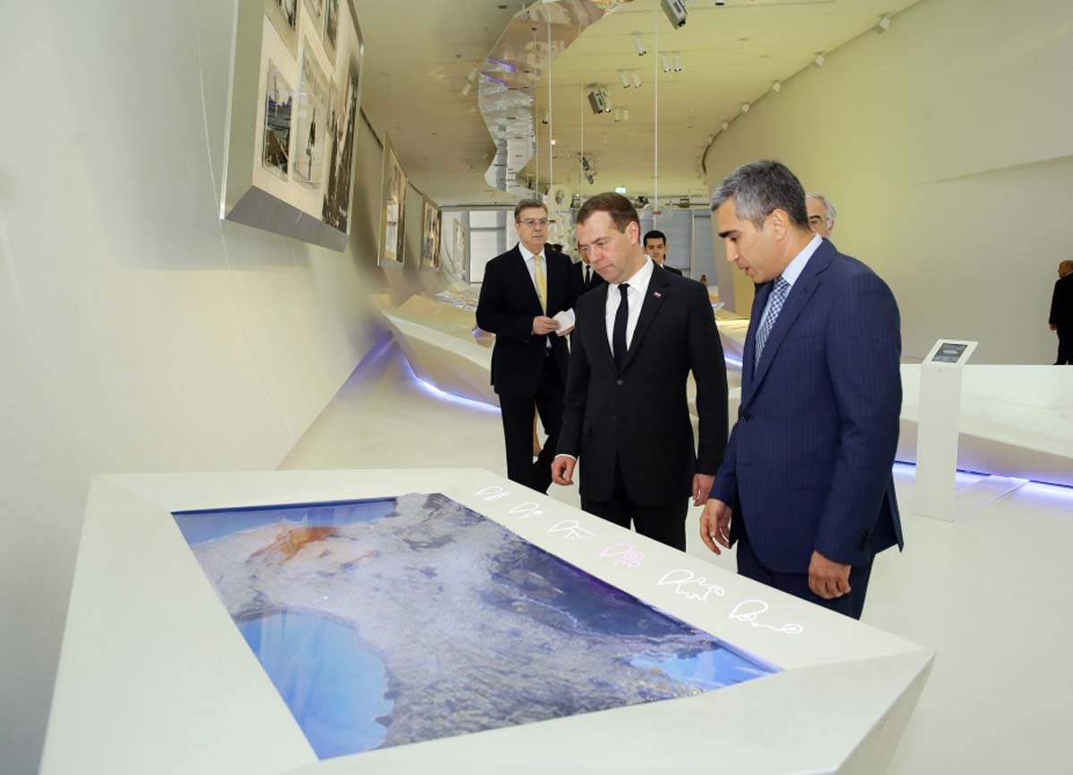 Prime Minister of Russia visits Heydar Aliyev Center (PHOTO)
