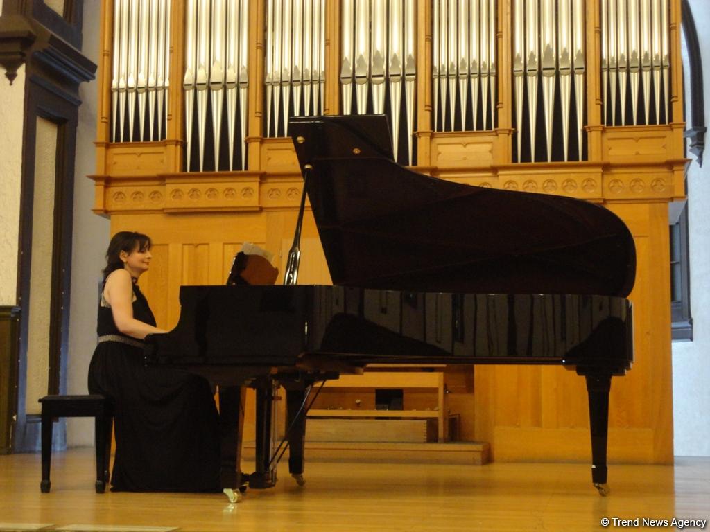 Великолепный тандем азербайджанской пианистки и американской скрипачки (ФОТО)