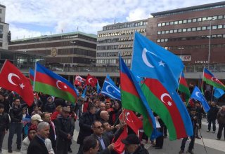 Stokholmda azərbaycanlılar etiraz mitinqi keçirib (FOTO)
