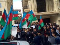 Группа азербайджанской молодежи провела акцию перед домом Али Керимли (ФОТО)