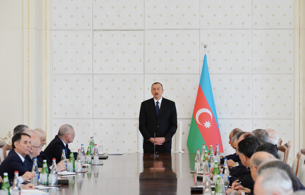 Prezident İlham Əliyevin sədrliyi ilə Nazirlər Kabinetinin iclası keçirilib (FOTO)