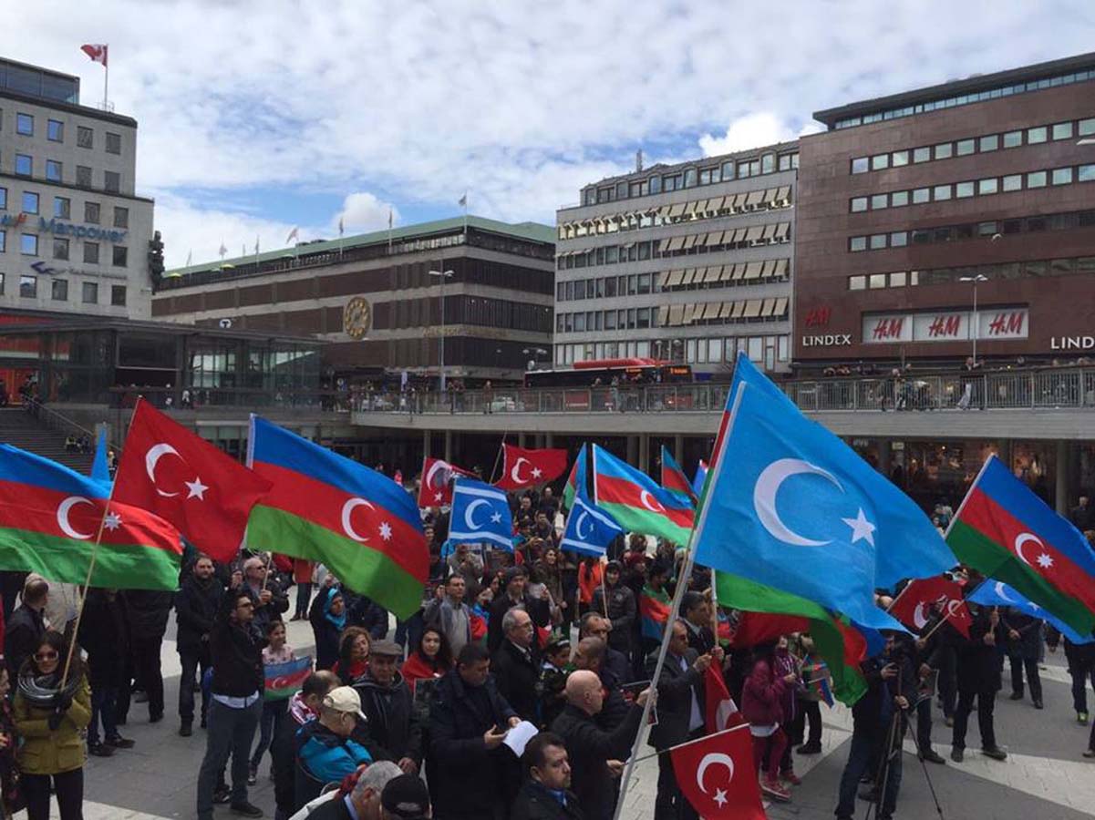 Stokholmda azərbaycanlılar etiraz mitinqi keçirib (FOTO)