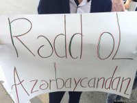 Bu gün də AXCP sədri Əli Kərimlinin evi qarşısında aksiya keçirilib (FOTO)