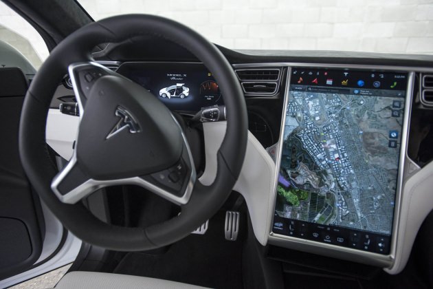 Tesla X satışa çıkıyor (Foto)