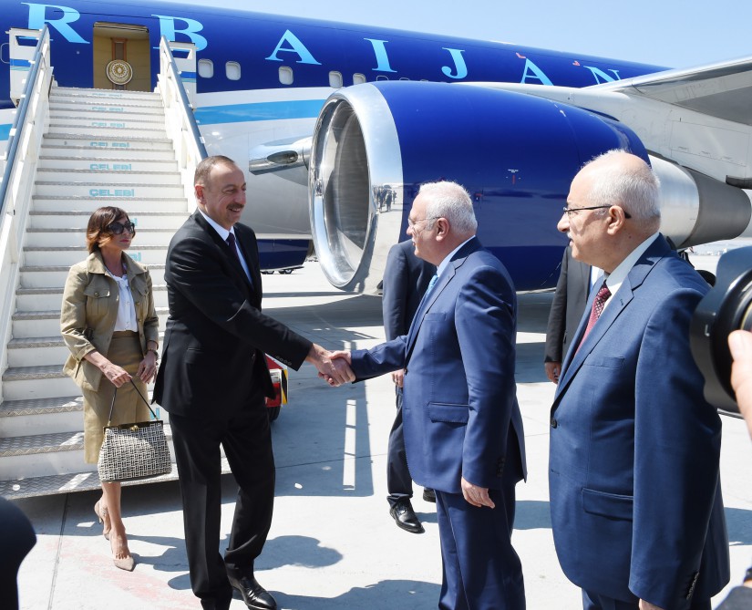 President Aliyev, his wife arrive in Turkey on working visit (PHOTO)