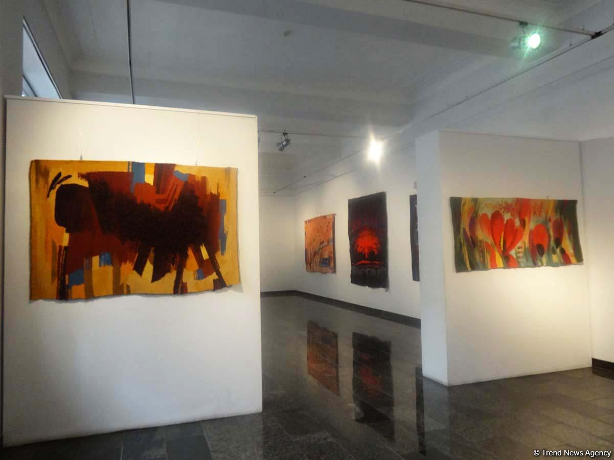 Мир гобеленов Адиля Шихалиева – выставка в Баку (ФОТО)