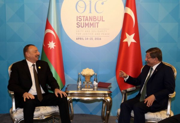 Prezident İlham Əliyev Türkiyənin Baş naziri Əhməd Davudoğlu ilə görüşüb (FOTO)