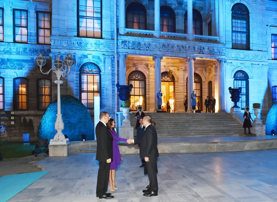 Президент Азербайджана и его супруга присутствовали на приеме в честь глав государств и правительств, принимающих участие в XIII Саммите ОИС (ФОТО)