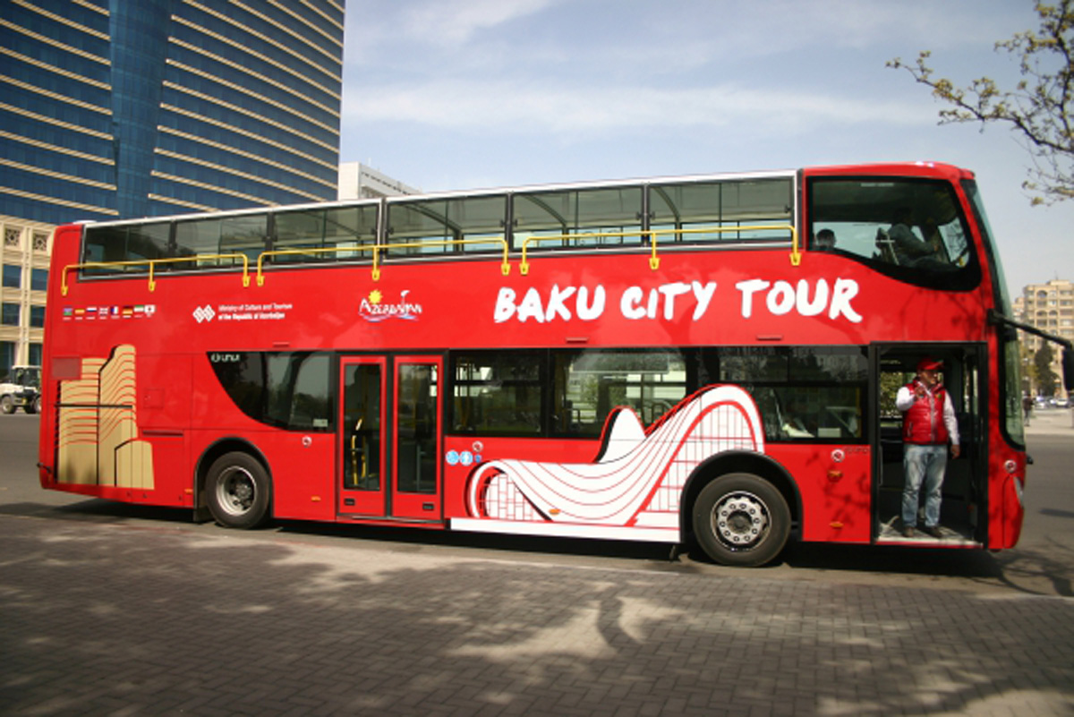 Приостановлена деятельность туристических автобусов "Baku City Tour"