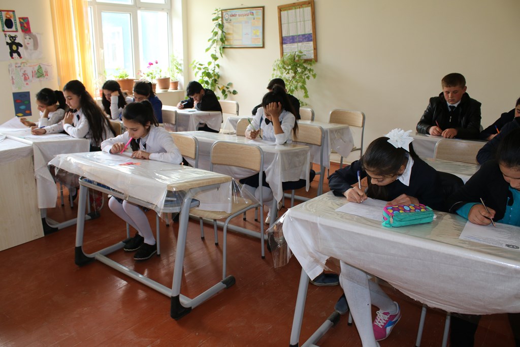 В Азербайджане растет интерес к обучению в русском секторе школ