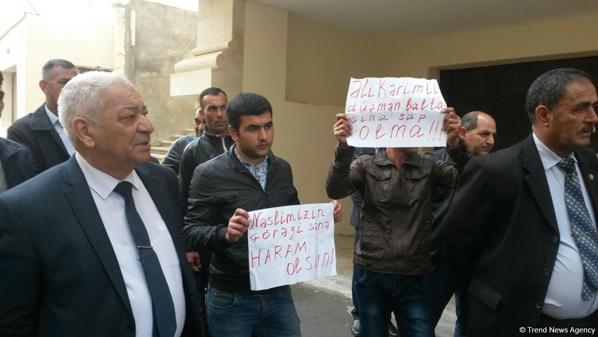 Родственники Али Керимли провели акцию протеста перед его домом