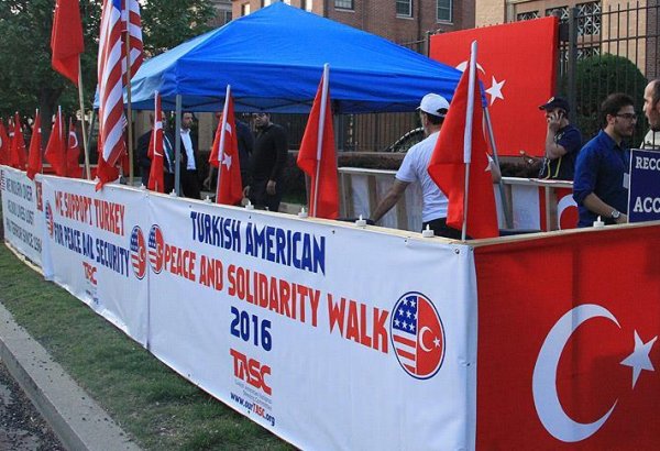 Перед посольством Турции в США сооружены палатки, проводится дежурство