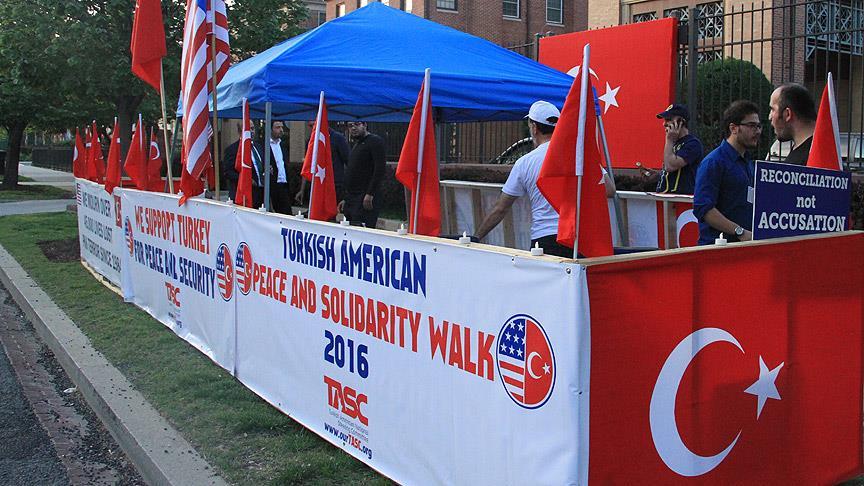 ABD'deki Türkler büyükelçilik önünde nöbete başladı