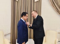 Президент Ильхам Алиев наградил верховного представителя Альянса цивилизаций ООН орденом «Достлуг»