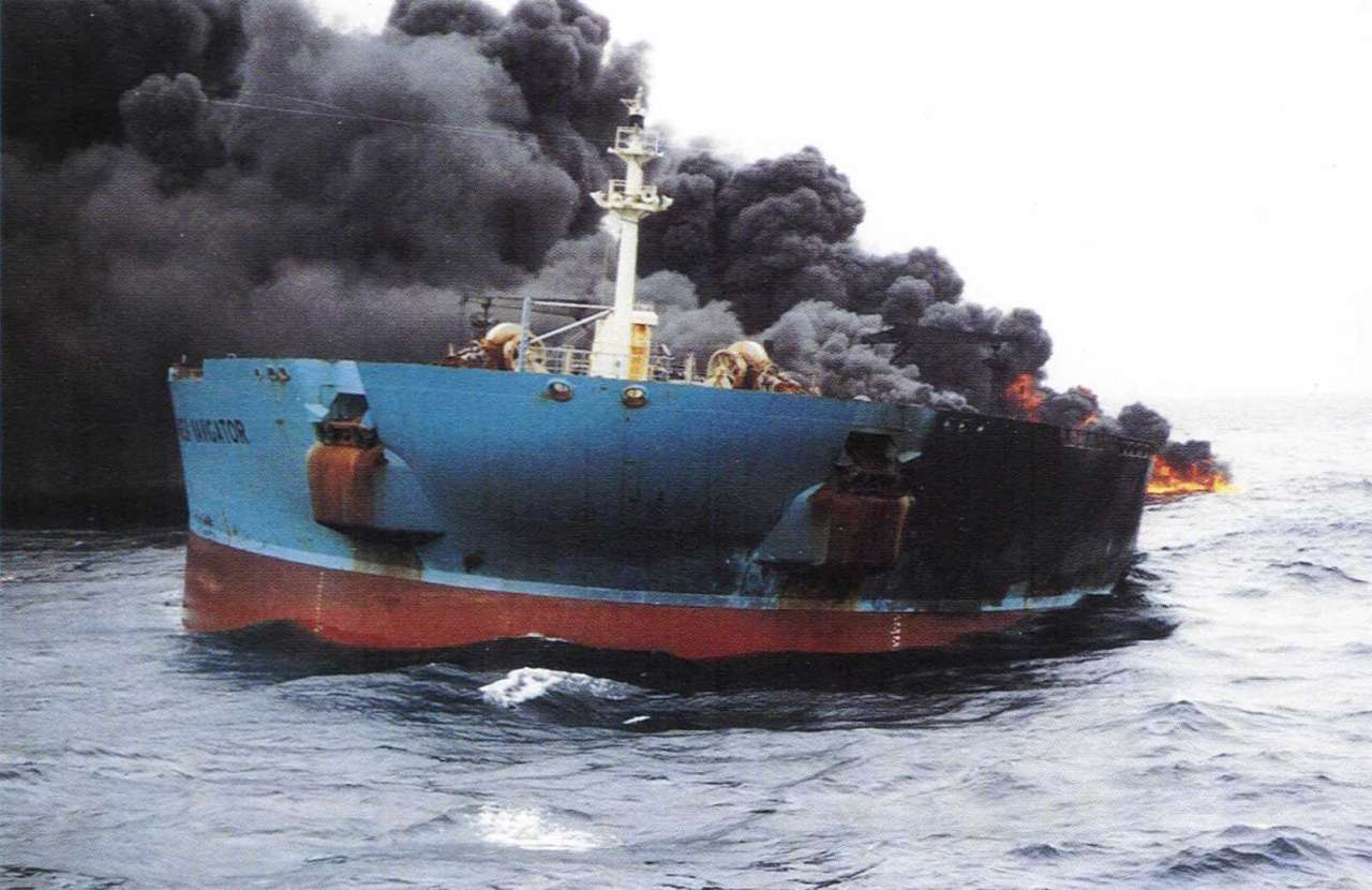 Cənubi Koreyada gəmi partladı - 12 nəfər yandı